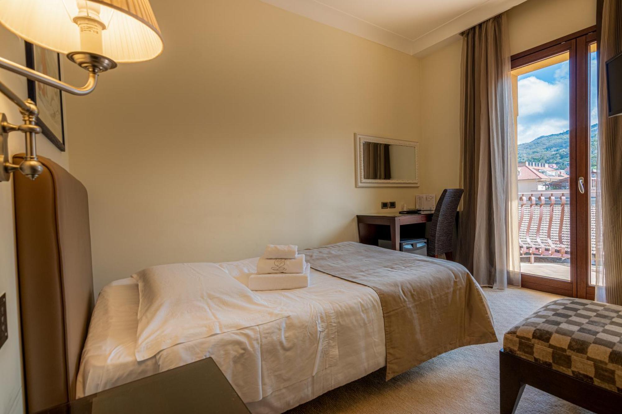 Hotel Cala Del Porto Vibo Valentia Marina Kültér fotó