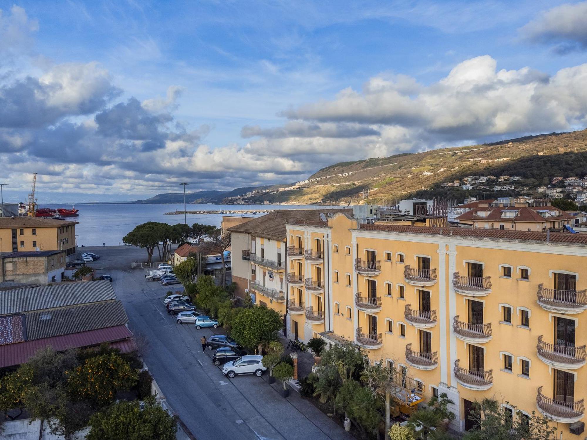 Hotel Cala Del Porto Vibo Valentia Marina Kültér fotó