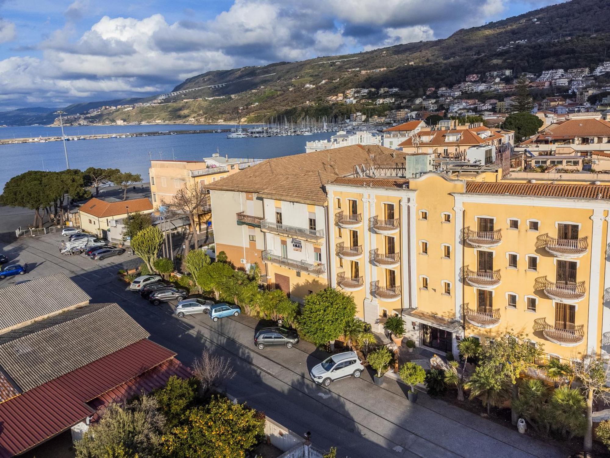 Hotel Cala Del Porto Vibo Valentia Marina Kültér fotó